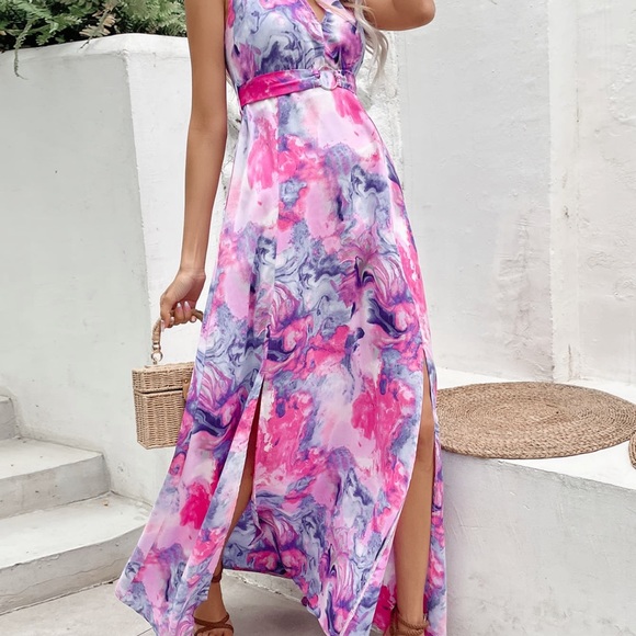 https://dar-go.com/products/printed-open-back-slit-sleeveless-dress. - Picture 5 of 6